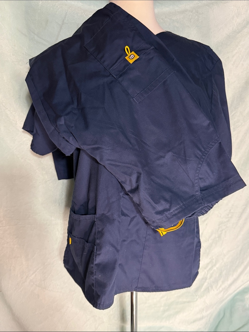 EUC - WonderWink Origins Navy Scrub Set. Size M